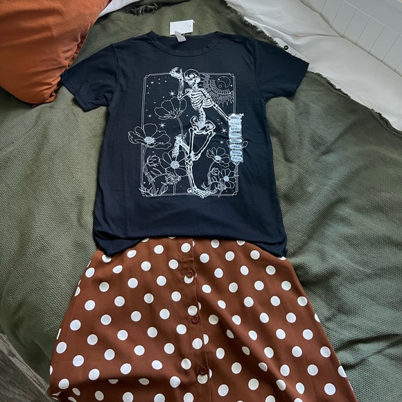 Skeleton Sketch Graphic Tee - Picture 1 of 5